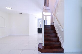 3116 NW 101st Pl in Doral, FL - Building Photo - Building Photo