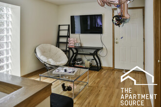 1446 N Leavitt St, Unit 1F in Chicago, IL - Building Photo - Building Photo
