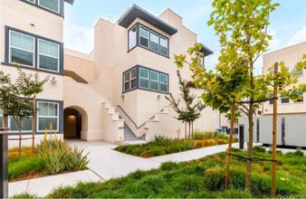 5300 Beach Grass Ln in San Diego, CA - Building Photo - Building Photo