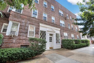 94-10-94-64 64th Rd in Queens, NY - Building Photo