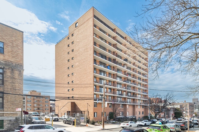 Crescent Towers in Astoria, NY - Building Photo - Building Photo