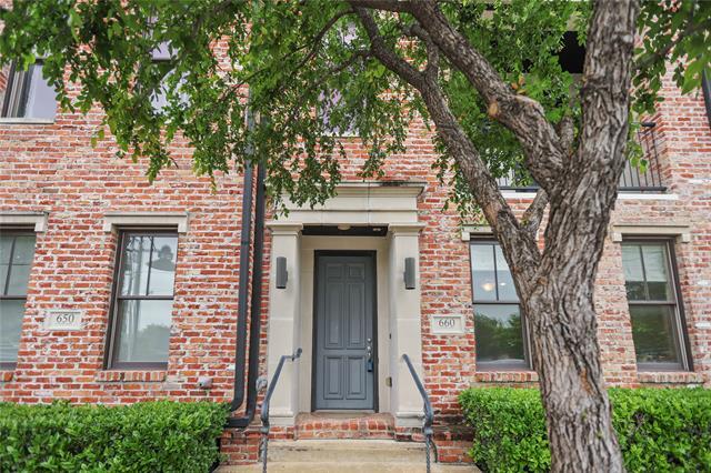 660 S Pearl Expy in Dallas, TX - Building Photo