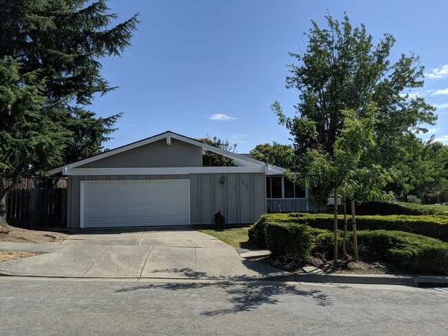 property at 909 Crellin Rd