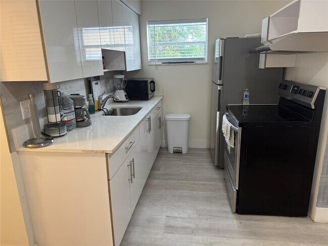 1638 Plunkett St in Hollywood, FL - Building Photo - Building Photo