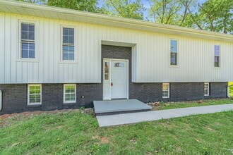 2827 Shiloh Cir in Strawberry Plains, TN - Building Photo - Building Photo