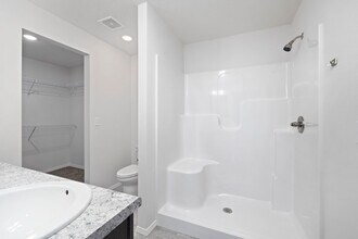 1001 Abbey Ave in Monett, MO - Building Photo - Building Photo