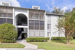 1308 Pine Ridge Cir E, Unit H2 in Tarpon Springs, FL - Building Photo