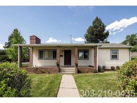 2800 S Holly Plz in Denver, CO - Building Photo