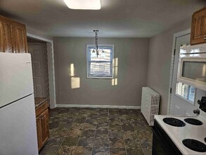 16 Sunnyside Dr-Unit -16 in Shelton, CT - Foto de edificio - Building Photo