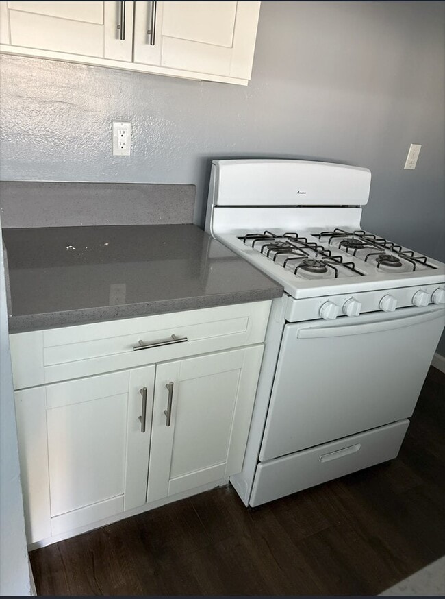 15843 Saticoy St in Van Nuys, CA - Building Photo - Building Photo