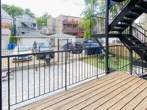 3818 N Sheffield Ave, Unit 3818-1 in Chicago, IL - Building Photo - Building Photo