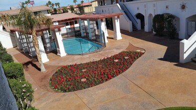 Desert Oasis in El Centro, CA - Foto de edificio - Building Photo