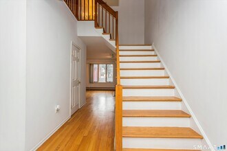 81 Pemberwick Rd in Greenwich, CT - Building Photo - Building Photo