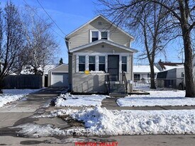 1412 Powers St in Oshkosh, WI - Building Photo