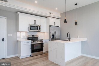 2401 Washington Ave in Philadelphia, PA - Building Photo - Building Photo