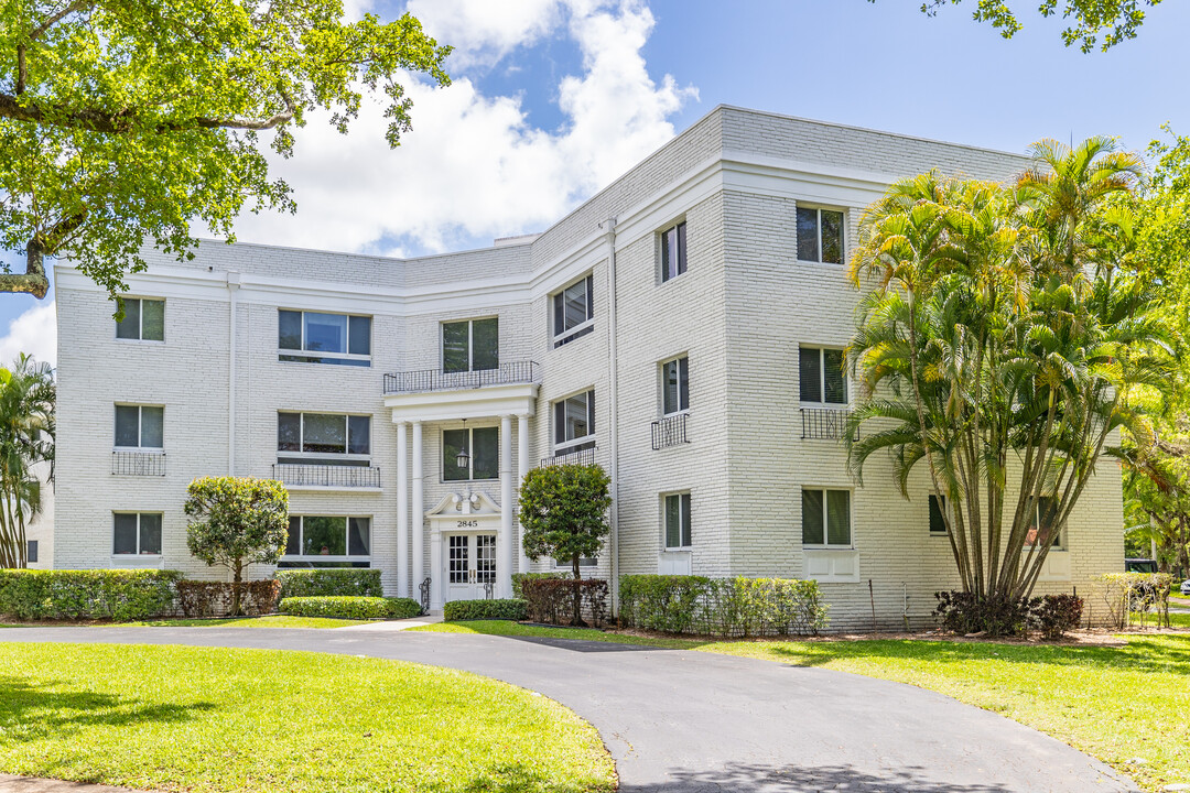 The Fountainview Club One Condominiums in Coral Gables, FL - Building Photo