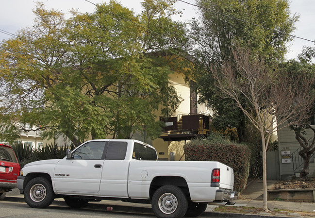 3234 Maple Ave in Oakland, CA - Building Photo - Building Photo