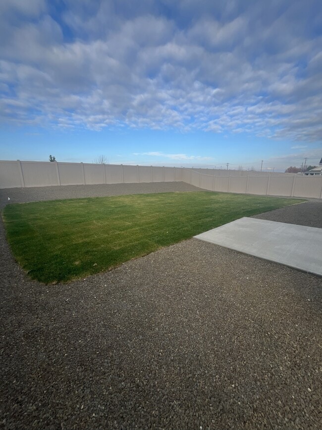 8600 Wishmore St in Nampa, ID - Building Photo - Building Photo