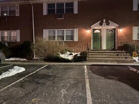 1 Dahnert Park Ln in Garfield, NJ - Building Photo