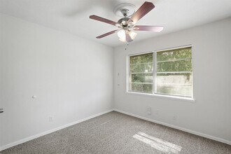 2206 Hickory Ln in Pasadena, TX - Building Photo - Building Photo