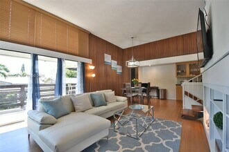 250 SE Park St in Dania Beach, FL - Building Photo - Building Photo