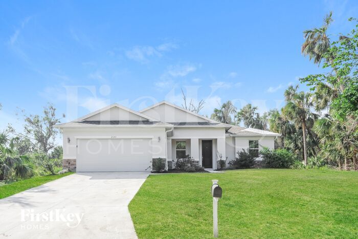 2153 Littlefield Ln in North Port, FL - Building Photo