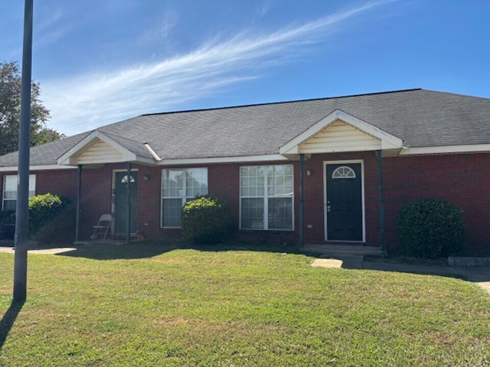 427 Lee Rd in Phenix City, AL - Building Photo
