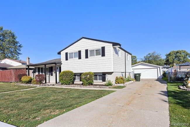 2719 Pall Mall Dr in Sterling Heights, MI - Building Photo - Building Photo