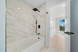 1966 Upland Dr in Houston, TX - Building Photo - Building Photo