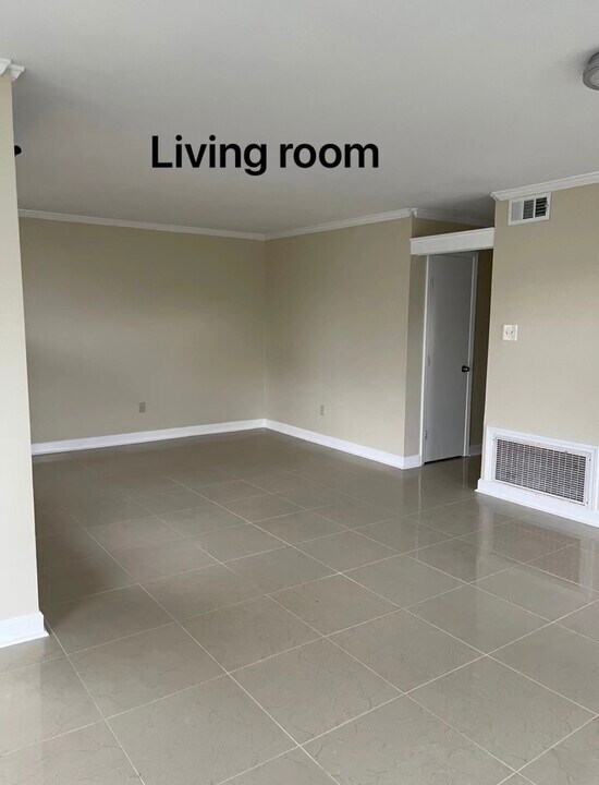 22 Stanton Hall Dr in Destrehan, LA - Building Photo