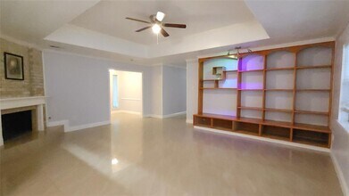10406 Huntington Dale Dr in Houston, TX - Building Photo - Building Photo