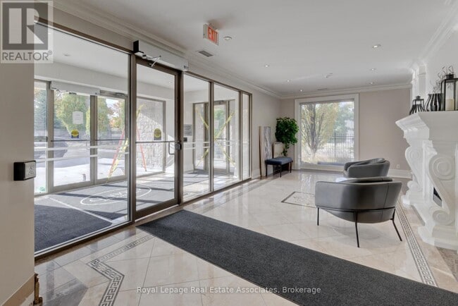 223 Erb St. W in Waterloo, ON - Building Photo - Building Photo