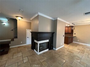 21165 Gladiolos Way in Lake Forest, CA - Foto de edificio - Building Photo