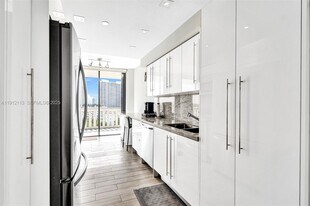 3000 Island Blvd in Aventura, FL - Building Photo