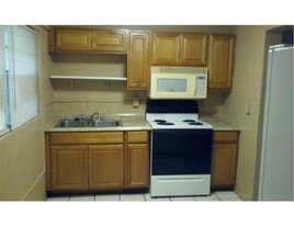 1050 NW 5th Ave, Unit Pompano Apt End unit Apartamentos