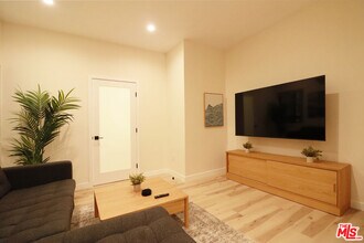 9040 Phyllis Ave in West Hollywood, CA - Building Photo - Building Photo