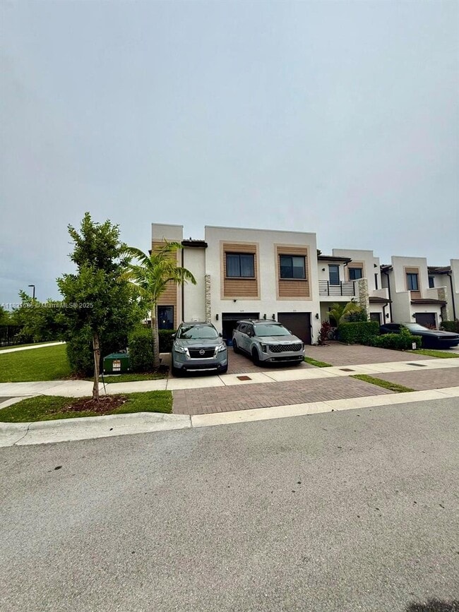 529 NE 206th Ln in Miami, FL - Building Photo - Building Photo