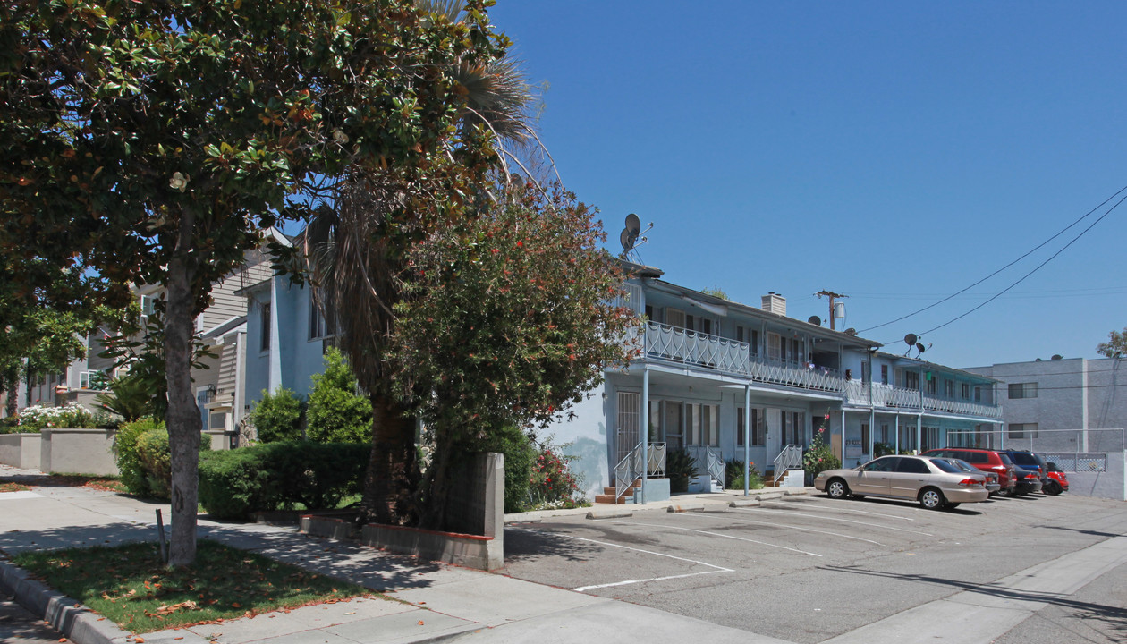 516 E Cedar Ave in Burbank, CA - Building Photo