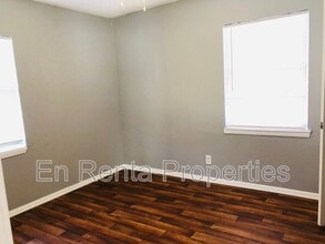 2341 Brothers St in Fort Worth, TX - Building Photo - Building Photo