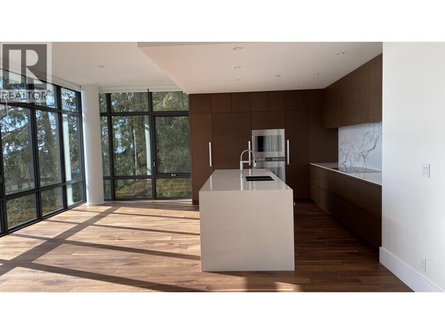 3101 Burfield Pl in West Vancouver, BC - Building Photo - Building Photo