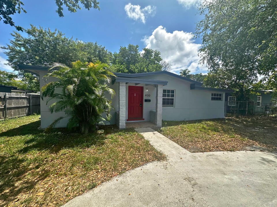 400 Opa-Locka Blvd in North Miami, FL - Building Photo