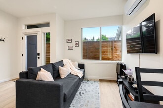 823 NE 70th St in Seattle, WA - Building Photo - Building Photo