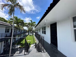 2500 Johnson St in Hollywood, FL - Building Photo - Building Photo