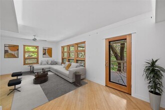 1227 Hillside Ave in Austin, TX - Foto de edificio - Building Photo