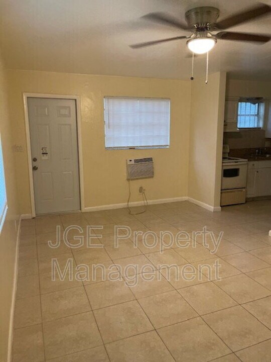 2701 NW 12th Ct in Fort Lauderdale, FL - Building Photo