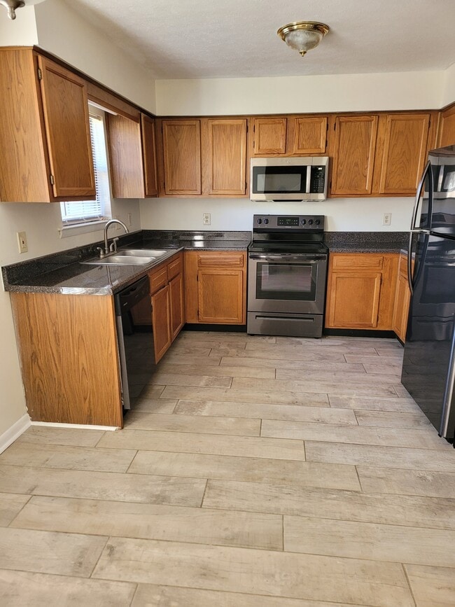 255 Mayflower Ln N, Unit 255 in Madison, TN - Foto de edificio - Building Photo