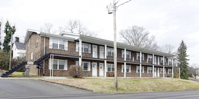 2523 Cedar Ln in Knoxville, TN - Foto de edificio - Building Photo