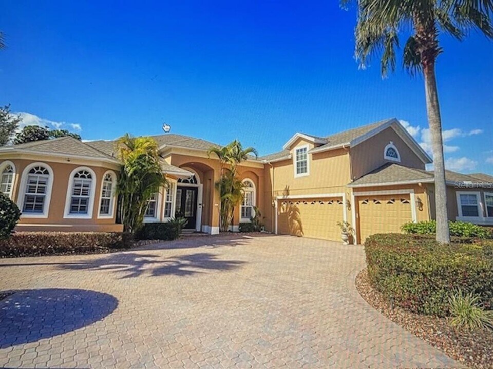242 Lakeridge Ct in Winter Springs, FL - Foto de edificio