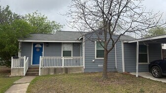 802 Alametos in San Antonio, TX - Building Photo