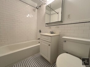 WEST 73 STREET, Unit 2E in New York, NY - Foto de edificio - Building Photo